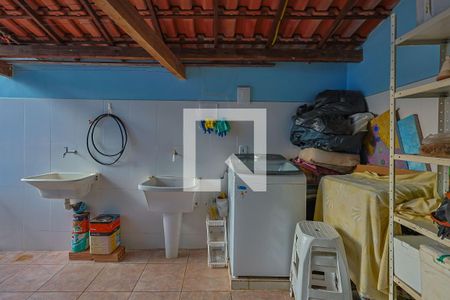 Casa à venda com 162m², 5 quartos e 1 vagaÁrea de Serviço