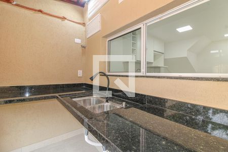 Casa de condomínio à venda com 123m², 3 quartos e 2 vagasÁrea externa - Serviço
