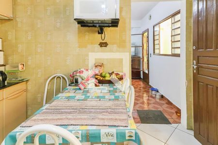 Casa à venda com 146m², 3 quartos e 2 vagas Casa à venda com 146m², 3 quartos e 2 vagasCozinha