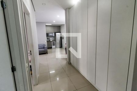 Apartamento à venda com 86m², 2 quartos e 1 vagaArmários corredor