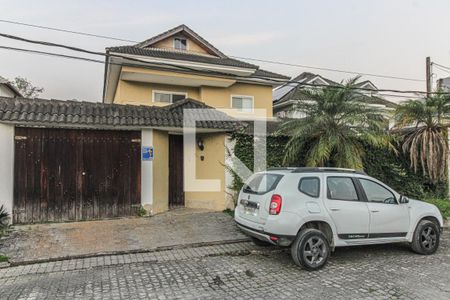 Casa de condomínio à venda com 360m², 3 quartos e 3 vagasFachada