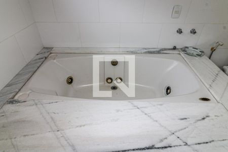 Casa de condomínio à venda com 360m², 3 quartos e 3 vagasSuíte 1 (Master) - Banheiro