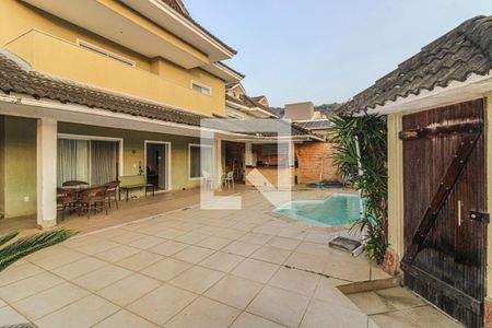 Casa de condomínio à venda com 360m², 3 quartos e 3 vagasÁrea externa