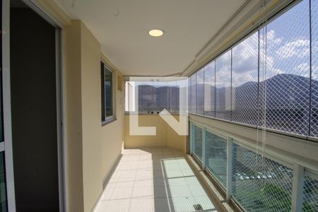 Apartamento à venda com 170m², 3 quartos e 2 vagasVaranda