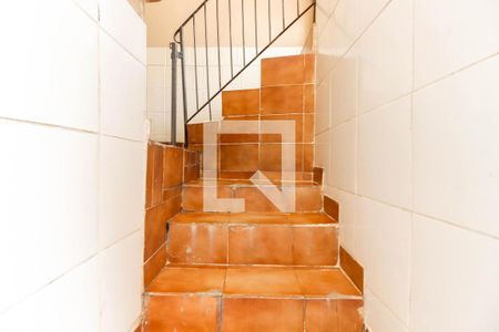 Casa à venda com 106m², 2 quartos e sem vaga Casa à venda com 106m², 2 quartos e sem vagaEscada de Acesso