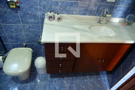 Casa à venda com 200m², 3 quartos e 4 vagasBanheiro do Quarto 1