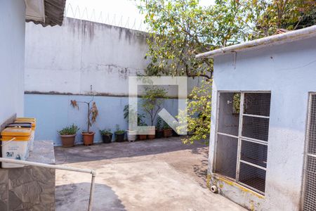 Casa à venda com 215m², 2 quartos e 4 vagasQuintal
