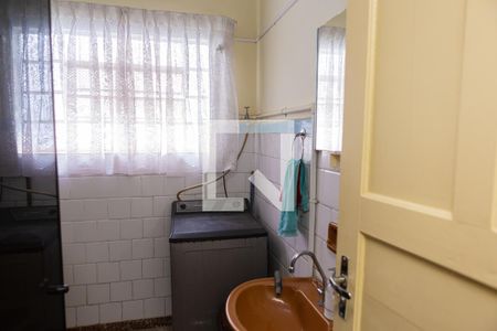 Casa à venda com 215m², 2 quartos e 4 vagasBanheiro