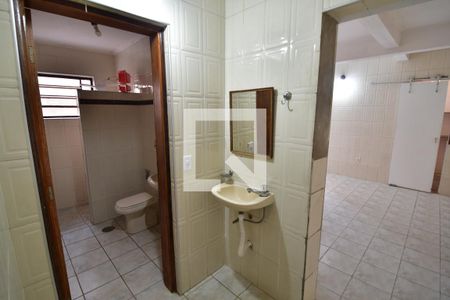 Casa à venda com 325m², 6 quartos e 3 vagasBanheiro 2