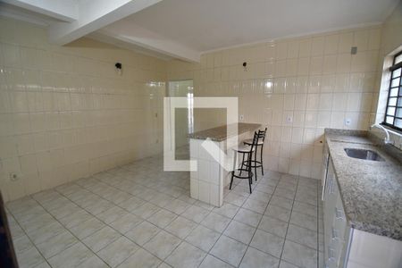Casa à venda com 325m², 6 quartos e 3 vagasCozinha