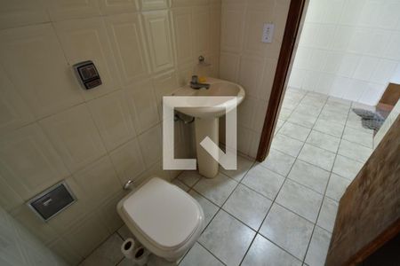 Casa à venda com 325m², 6 quartos e 3 vagasBanheiro 2