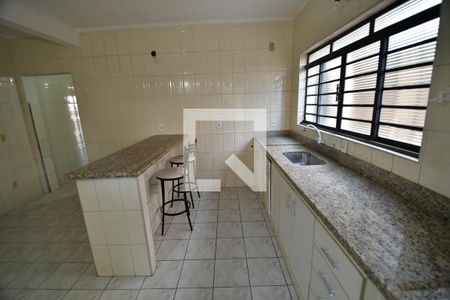 Casa à venda com 325m², 6 quartos e 3 vagasCozinha