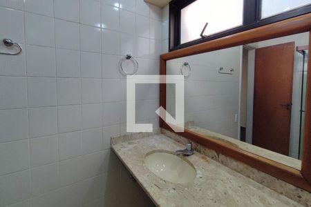 Banheiro  de apartamento à venda com 1 quarto, 74m² em Centro, Campinas