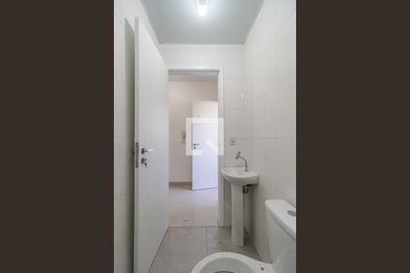 Banheiro do Quarto 2 de apartamento para alugar com 2 quartos, 54m² em Parque Santa Luzia, Barueri