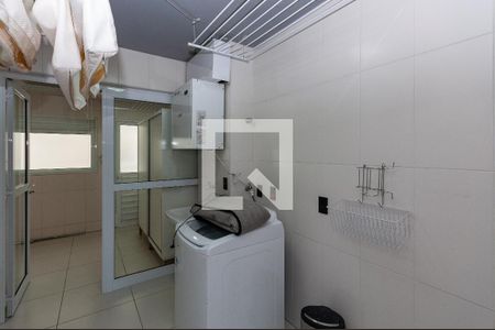 Apartamento para alugar com 242m², 3 quartos e 3 vagas Apartamento para alugar com 242m², 3 quartos e 3 vagasÁrea de Serviço