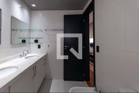 Apartamento para alugar com 242m², 3 quartos e 3 vagas Apartamento para alugar com 242m², 3 quartos e 3 vagasBanheiro do quarto 2 Suíte