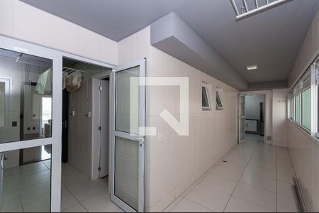 Apartamento para alugar com 242m², 3 quartos e 3 vagas Apartamento para alugar com 242m², 3 quartos e 3 vagasÁrea de Serviço