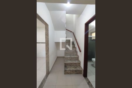 Casa à venda com 180m², 4 quartos e 2 vagasAcesso do 1º Para o 2º Pav