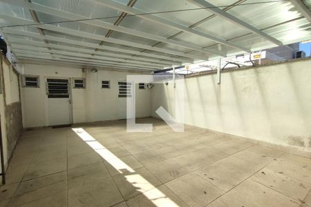 Casa à venda com 180m², 4 quartos e 2 vagas1º Pav - Área Externa