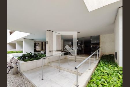 Apartamento à venda com 120m², 4 quartos e 2 vagasFachada e portaria