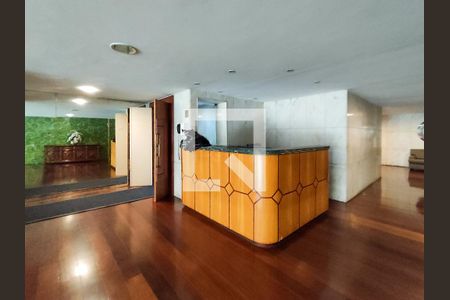 Apartamento à venda com 120m², 4 quartos e 2 vagasFachada e portaria