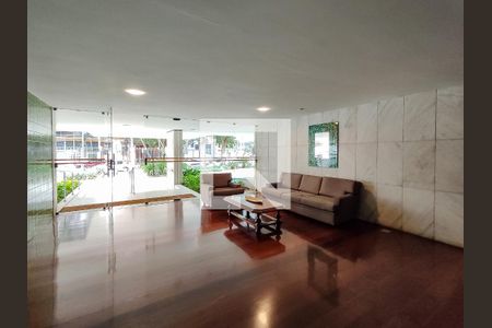 Apartamento à venda com 120m², 4 quartos e 2 vagasFachada e portaria