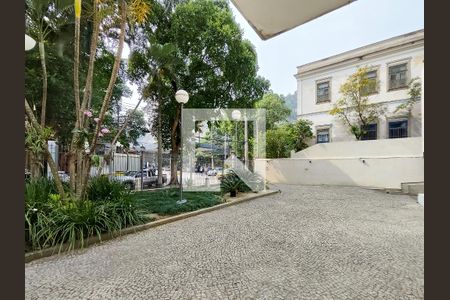 Apartamento à venda com 120m², 4 quartos e 2 vagasFachada e portaria