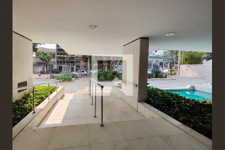Apartamento à venda com 120m², 4 quartos e 2 vagasFachada e portaria