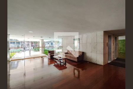 Apartamento à venda com 120m², 4 quartos e 2 vagasFachada e portaria