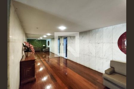 Apartamento à venda com 120m², 4 quartos e 2 vagasFachada e portaria