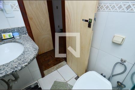 Casa à venda com 104m², 4 quartos e 2 vagasBanheiro social