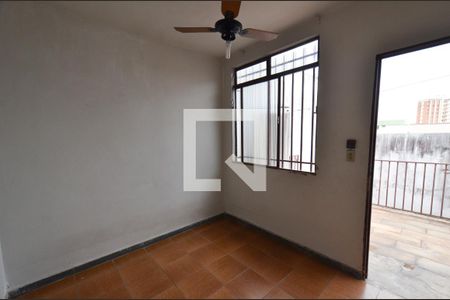 Casa à venda com 104m², 4 quartos e 2 vagasQuarto Área serviço