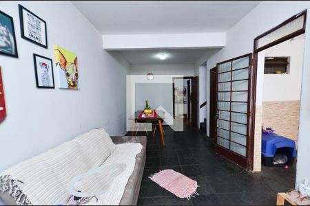 Sala de estar de casa à venda com 4 quartos, 104m² em Paraíso, Belo Horizonte