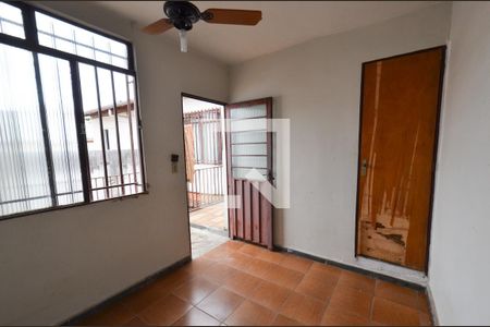 Casa à venda com 104m², 4 quartos e 2 vagasQuarto Área serviço
