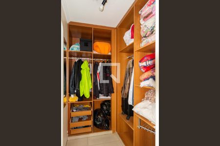 Apartamento à venda com 300m², 4 quartos e 4 vagasCloset - Suíte 1