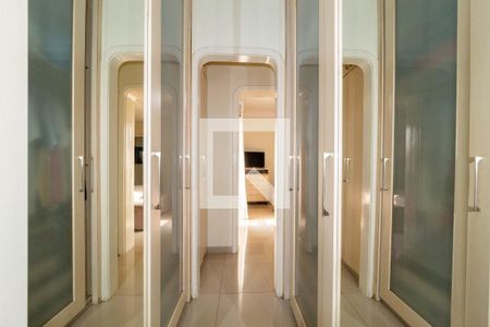 Apartamento à venda com 300m², 4 quartos e 4 vagasCloset - Suíte 3