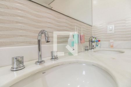 Apartamento à venda com 200m², 3 quartos e 4 vagasBanheiro Suíte 1