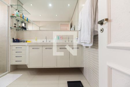 Apartamento à venda com 200m², 3 quartos e 4 vagasBanheiro Suíte 1