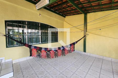 Casa à venda com 180m², 1 quarto e 1 vaga Casa à venda com 180m², 1 quarto e 1 vagaVaranda