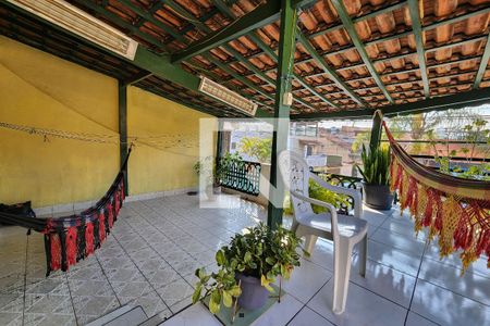 Casa à venda com 180m², 1 quarto e 1 vaga Casa à venda com 180m², 1 quarto e 1 vagaVaranda