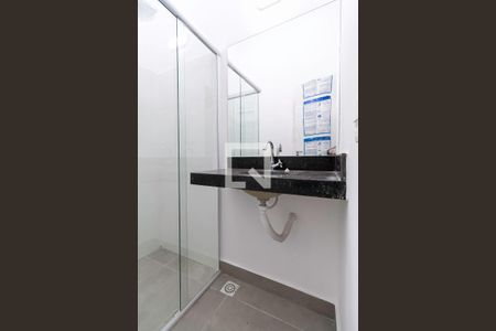 Casa à venda com 70m², 2 quartos e 2 vagas Casa à venda com 70m², 2 quartos e 2 vagasBanheiro da suíte 1