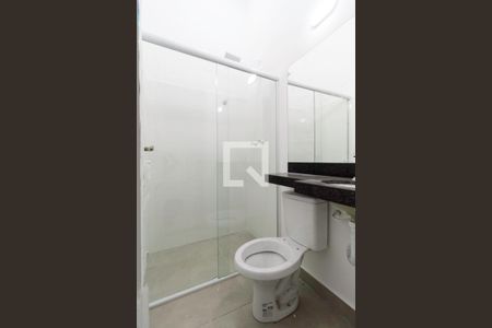 Casa à venda com 70m², 2 quartos e 2 vagas Casa à venda com 70m², 2 quartos e 2 vagasBanheiro da suíte 2