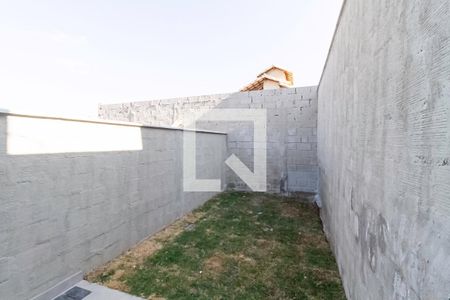 Casa à venda com 70m², 2 quartos e 2 vagas Casa à venda com 70m², 2 quartos e 2 vagasQuintal