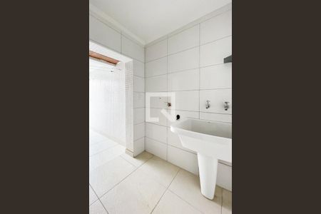 Casa à venda com 147m², 3 quartos e 2 vagas Casa à venda com 147m², 3 quartos e 2 vagasÁrea de Serviço