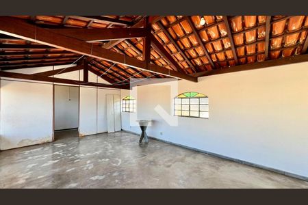 Casa à venda com 263m², 4 quartos e 6 vagasTerraço