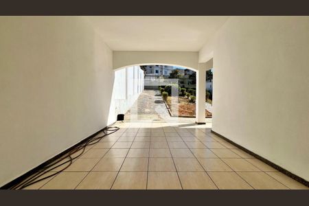 Casa à venda com 263m², 4 quartos e 6 vagasGaragem