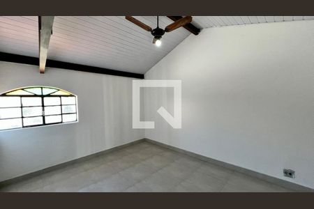 Casa à venda com 263m², 4 quartos e 6 vagasSala externa