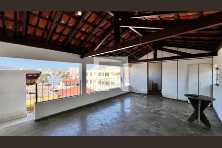 Casa à venda com 263m², 4 quartos e 6 vagasTerraço