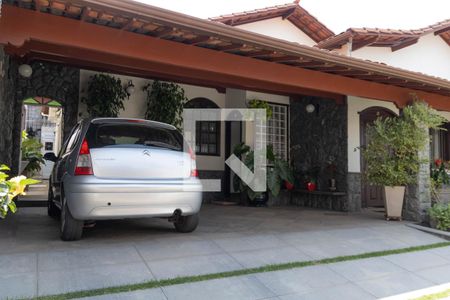 Casa à venda com 375m², 3 quartos e 4 vagasFachada