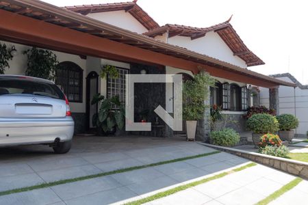 Casa à venda com 375m², 3 quartos e 4 vagasFachada